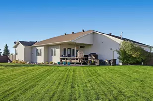 4704 Woodhaven St S, Fargo, ND 58104 - Photo 37