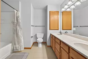 820 Emerald St, Saint Paul, MN 55114 - Photo 27