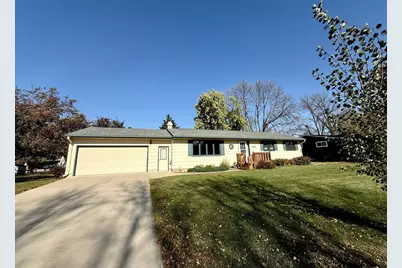 1318 W Chestnut Avenue, Olivia, MN 56277 - Photo 3
