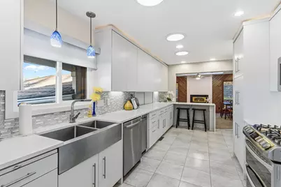 882 Transit Avenue, Roseville, MN 55113 - Photo 1