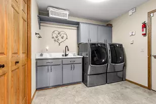 1110 Hollybrook Dr, Wayzata, MN 55391 - Photo 21