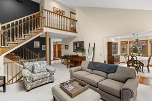 1110 Hollybrook Dr, Wayzata, MN 55391 - Photo 11