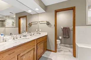 1110 Hollybrook Dr, Wayzata, MN 55391 - Photo 25