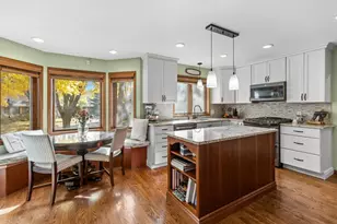 1110 Hollybrook Dr, Wayzata, MN 55391 - Photo 3