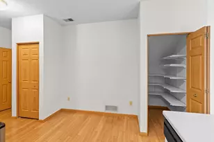 700 Kingfisher Ln, Woodbury, MN 55125 - Photo 5