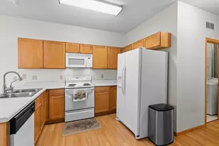 700 Kingfisher Ln, Woodbury, MN 55125 - Photo 7