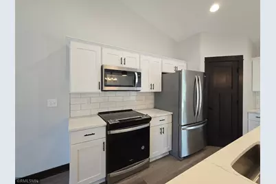 1427 Cullen Street, Saint Peter, MN 56082 - Photo 3