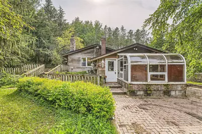 465 Old E East, Houlton, WI 54082 - Photo 1