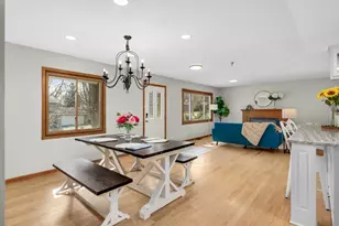 5124 Heritage Hills Dr, Bloomington, MN 55437 - Photo 7