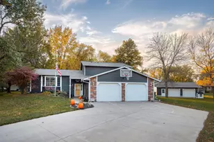 1835 Jamison Dr, Windom, MN 56101 - Photo 1