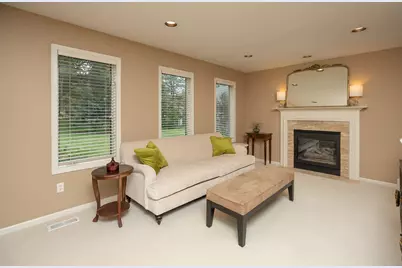 810 Foxcroft Circle SW, Rochester, MN 55902 - Photo 5