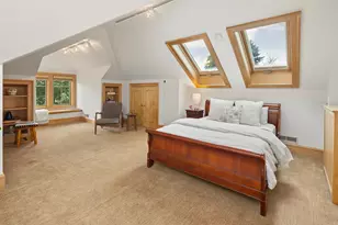 2554 W Lake of the Isles Pkwy, Minneapolis, MN 55405 - Photo 33