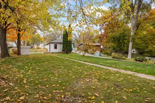 2331 W Medicine Lake Dr, Plymouth, MN 55441 - Photo 25