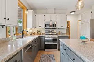 2628 Town Lake Dr, Woodbury, MN 55125 - Photo 11