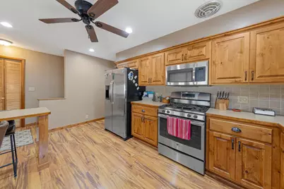 710 Upper Johnson Circle, Saint Peter, MN 56082 - Photo 17