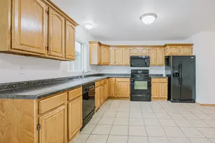 4281 Estate Dr S, Fargo, ND 58104 - Photo 9