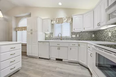 2830 Wheatland Drive S, Fargo,  58103 - Photo 5