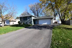 8479 Ivywood Ave S, Cottage Grove, MN 55016 - Photo 1