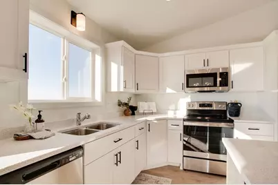 6710 Belding Drive S, Fargo, ND 58104 - Photo 7