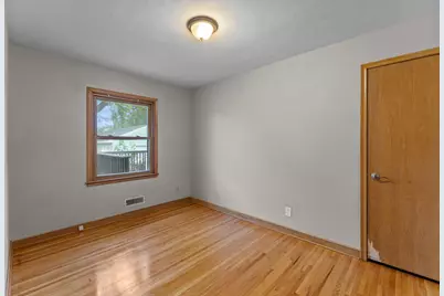 1740 California Avenue E, Saint Paul, MN 55106 - Photo 9