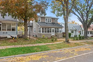 745 Oakdale Ave, Saint Paul, MN 55107 - Photo 1