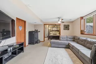 115 Peninsula Rd, Medicine Lake, MN 55441 - Photo 17