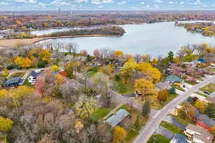 115 Peninsula Rd, Medicine Lake, MN 55441 - Photo 31