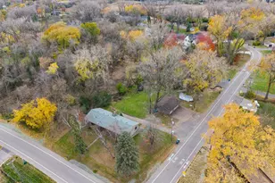 115 Peninsula Rd, Medicine Lake, MN 55441 - Photo 3