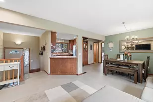 115 Peninsula Rd, Medicine Lake, MN 55441 - Photo 9