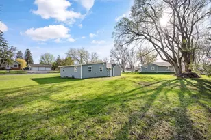 105 E Franklin St, Morristown, MN 55052 - Photo 21