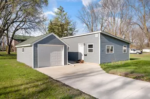105 E Franklin St, Morristown, MN 55052 - Photo 23