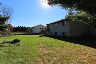 1001 Lincoln Cir, Braham, MN 55006 - Photo 7