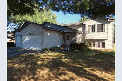 1001 Lincoln Circle, Braham, MN 55006 - Photo 1