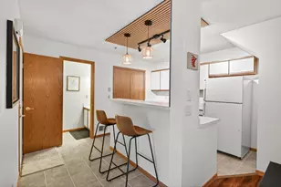 2597 Bedford Ct, Mendota Heights, MN 55120 - Photo 5