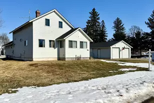 611 8th St E, Wabasha, MN 55981 - Photo 1