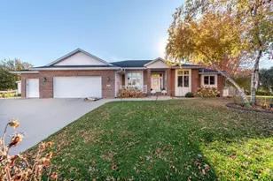 125 Thissen Ct, Mankato, MN 56001 - Photo 1