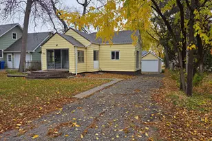 821 7th St SW, Pipestone, MN 56164 - Photo 1