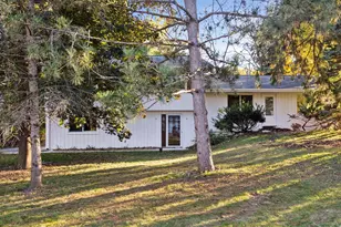 18065 Berry Ln, Deephaven, MN 55391 - Photo 5