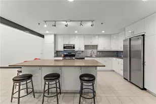 214 4th St E, Saint Paul, MN 55101 - Photo 3