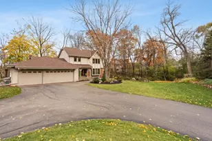 8747 Bentwood Dr, Eden Prairie, MN 55344 - Photo 57