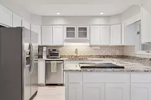 613 S Owasso Blvd W, Roseville, MN 55113 - Photo 7