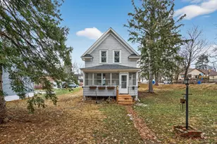 1711 4th St E, Saint Paul, MN 55106 - Photo 1