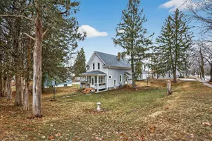 1711 4th St E, Saint Paul, MN 55106 - Photo 1