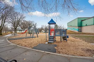 1711 4th St E, Saint Paul, MN 55106 - Photo 25