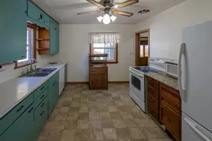 301 Giles Pl, Albert Lea, MN 56007 - Photo 5