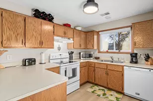 7672 13th St N, Oakdale, MN 55128 - Photo 5