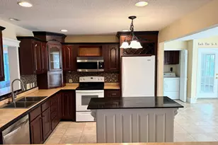 315 3rd Ave NE, Roseau, MN 56751 - Photo 3