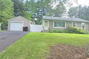 1694 Laurie Rd E, Maplewood, MN 55109 - Photo 3