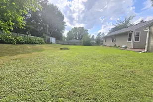 1694 Laurie Rd E, Maplewood, MN 55109 - Photo 15