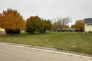 304 Mueller Dr, Hendricks, MN 56136 - Photo 1